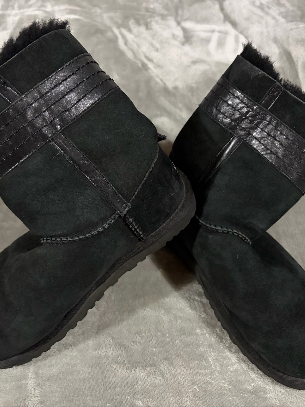 Size 6 UGG Black Short Shearling-Lined Suede Boots